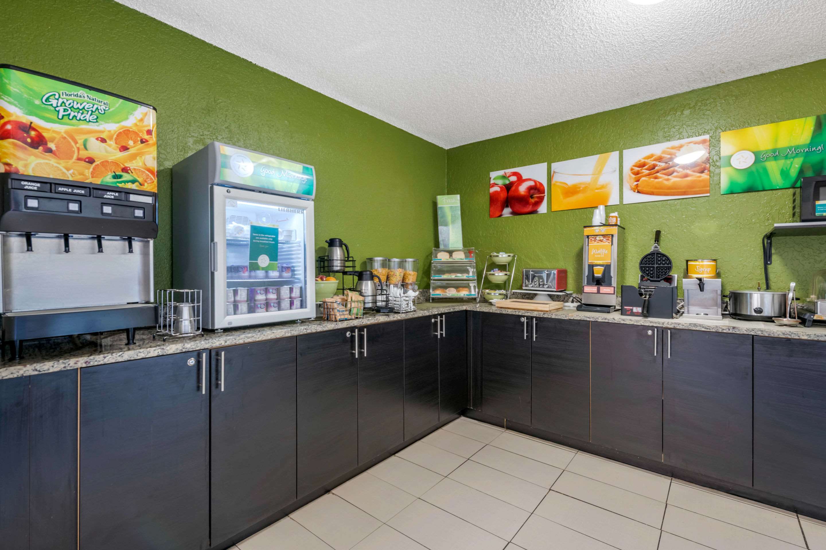 Breakfast counter | Quality Inn & Suites Leesburg Chain of Lakes