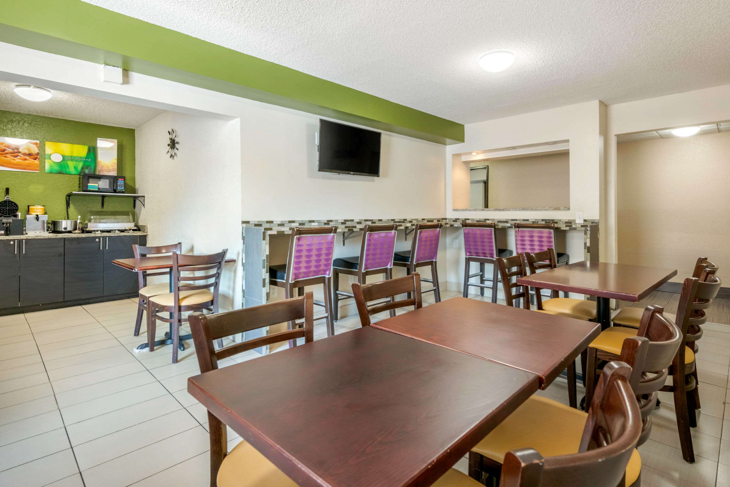 Breakfast area | Quality Inn & Suites Leesburg Chain of Lakes