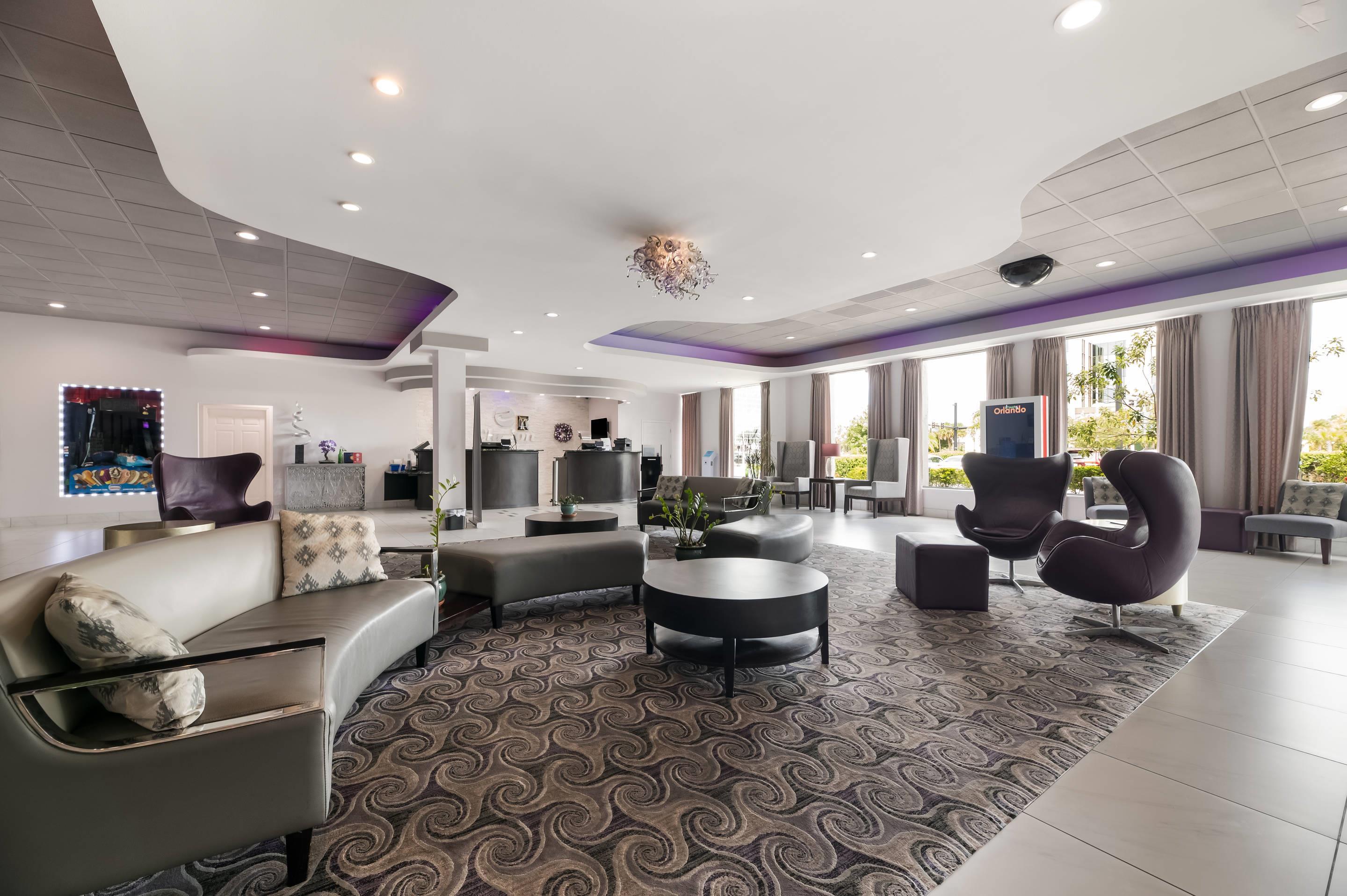 Lobby with sitting area | Clarion Inn & Suites Across From Universal Orlando Resort