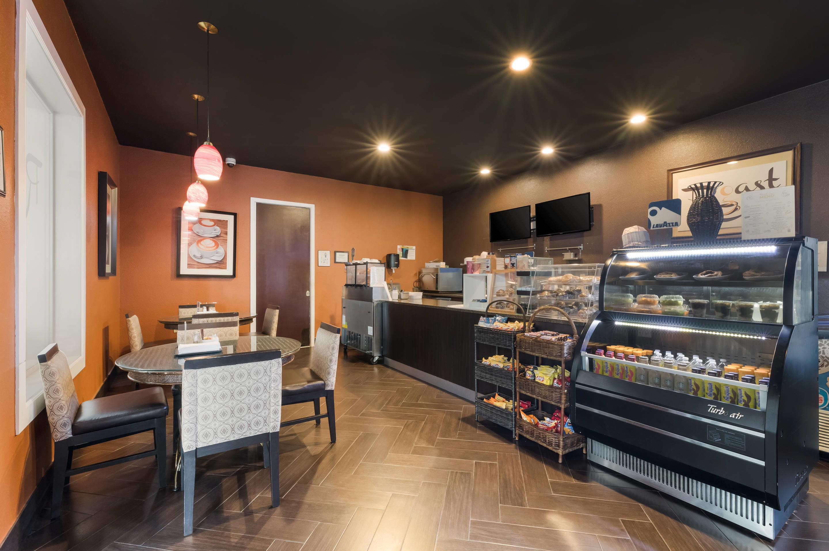 On-site restaurant | Clarion Inn & Suites Across From Universal Orlando Resort