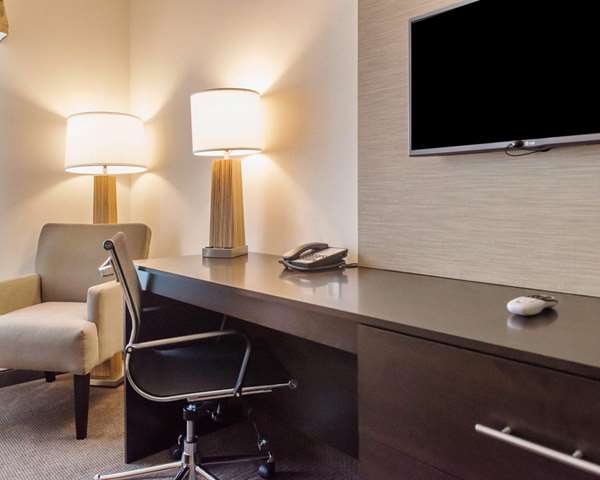 Suite - Sleep Inn & Suites Defuniak Springs