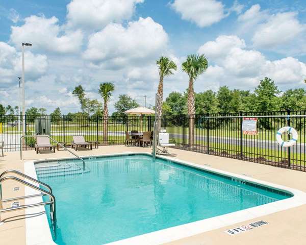 Pool - Sleep Inn & Suites Defuniak Springs