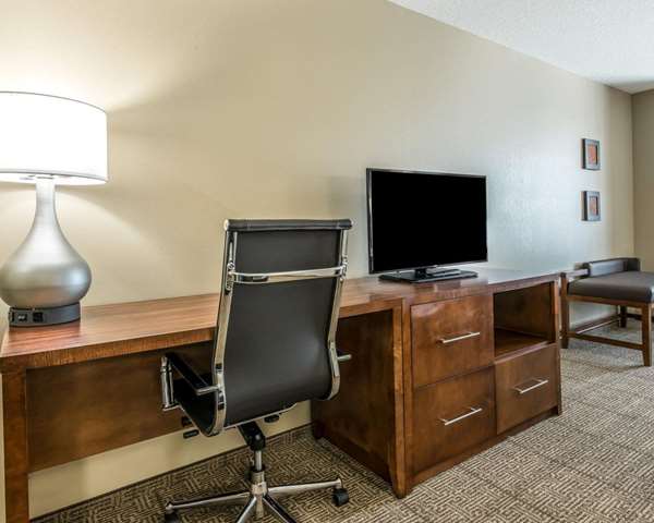Suite - Comfort Suites near Rainbow Springs Dunnellon