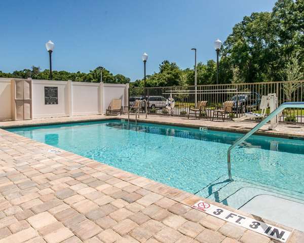 Pool - Comfort Suites near Rainbow Springs Dunnellon