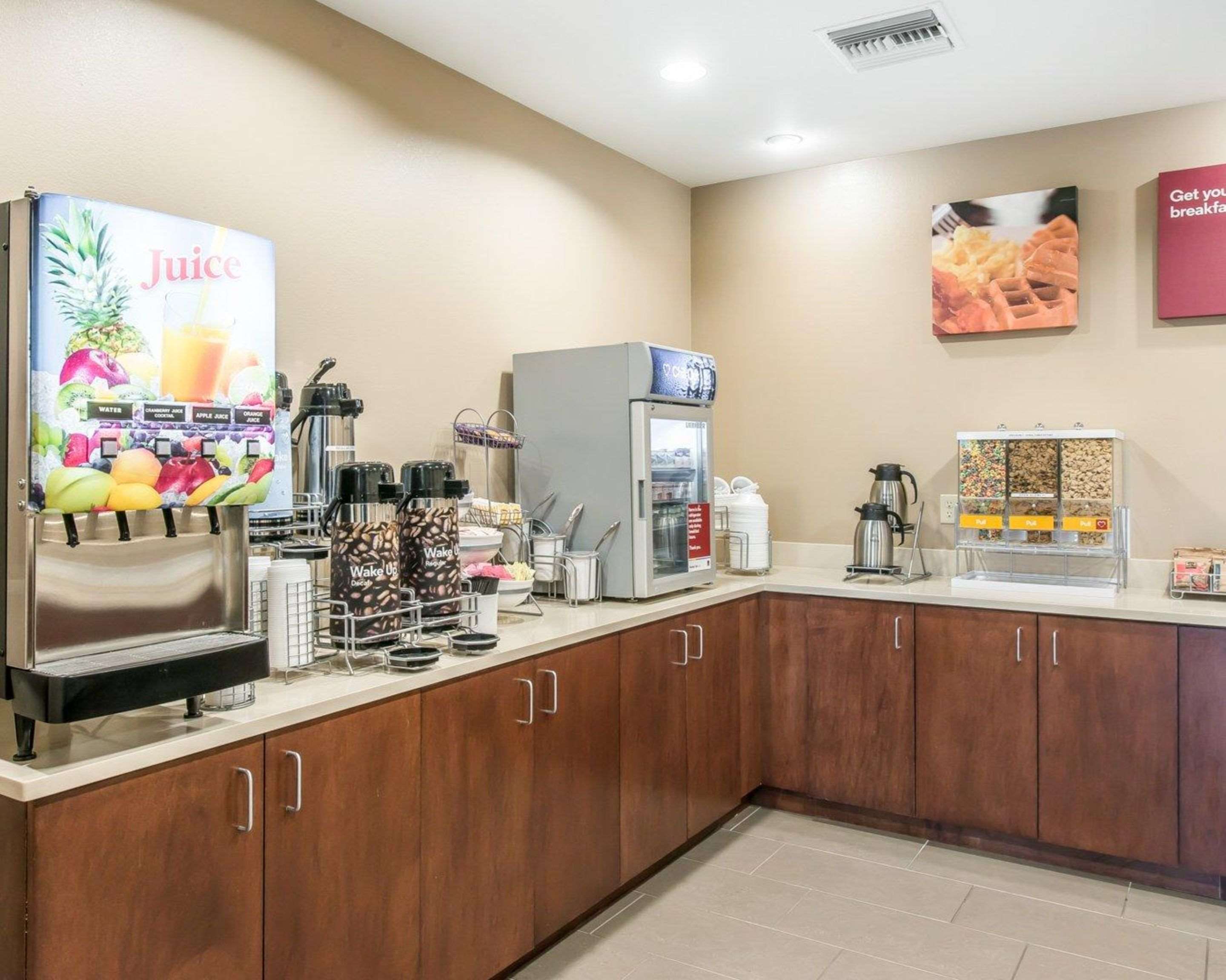 Breakfast area in the lobby
