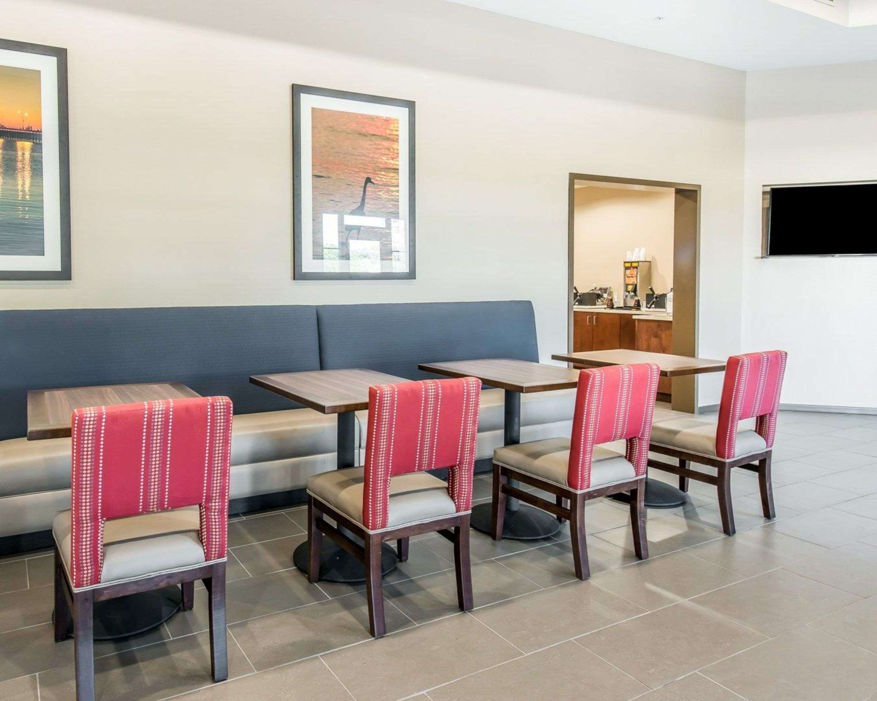 Breakfast area in the lobby