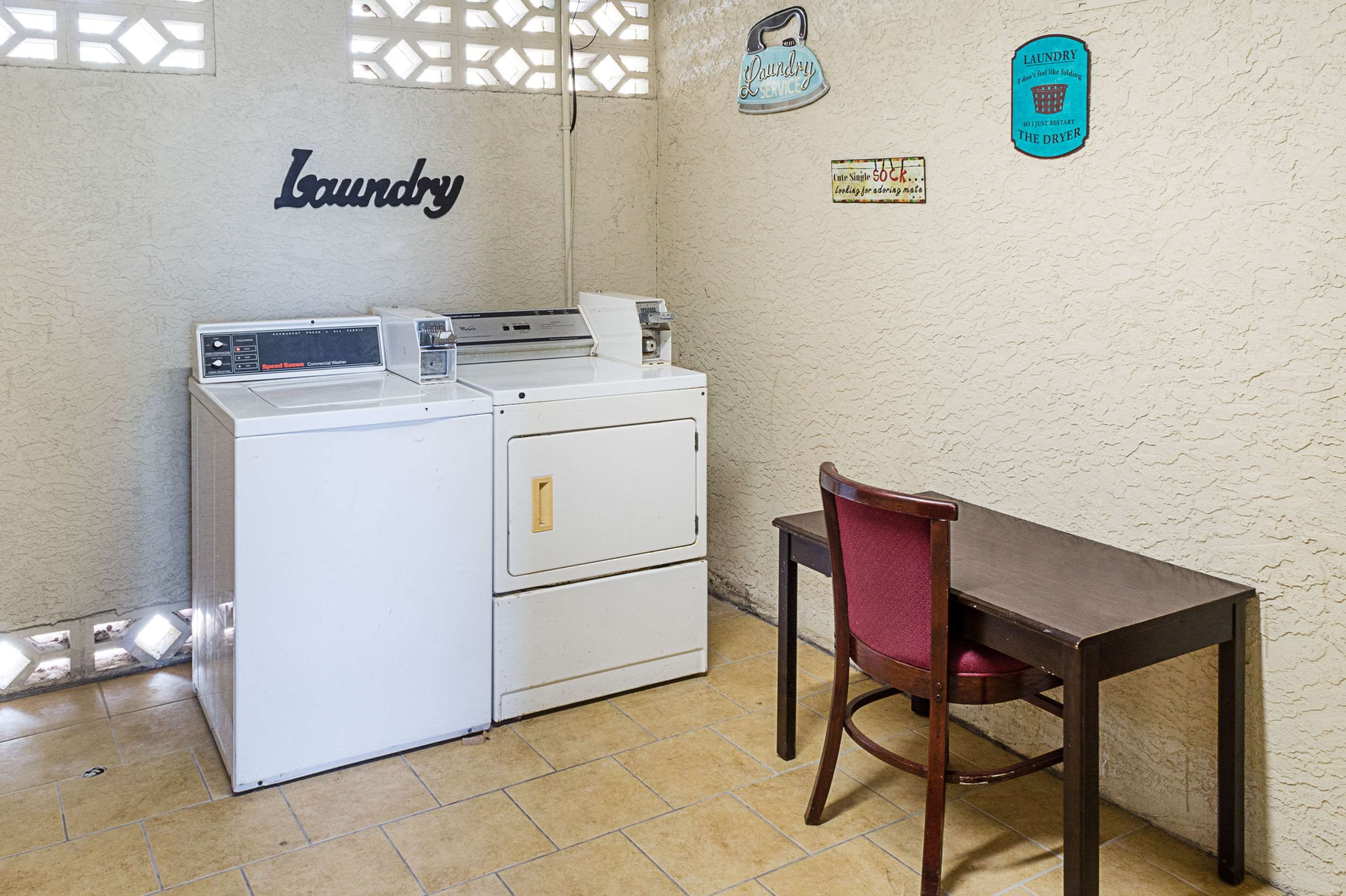 Guest laundry facilities | Rodeway Inn Panama City