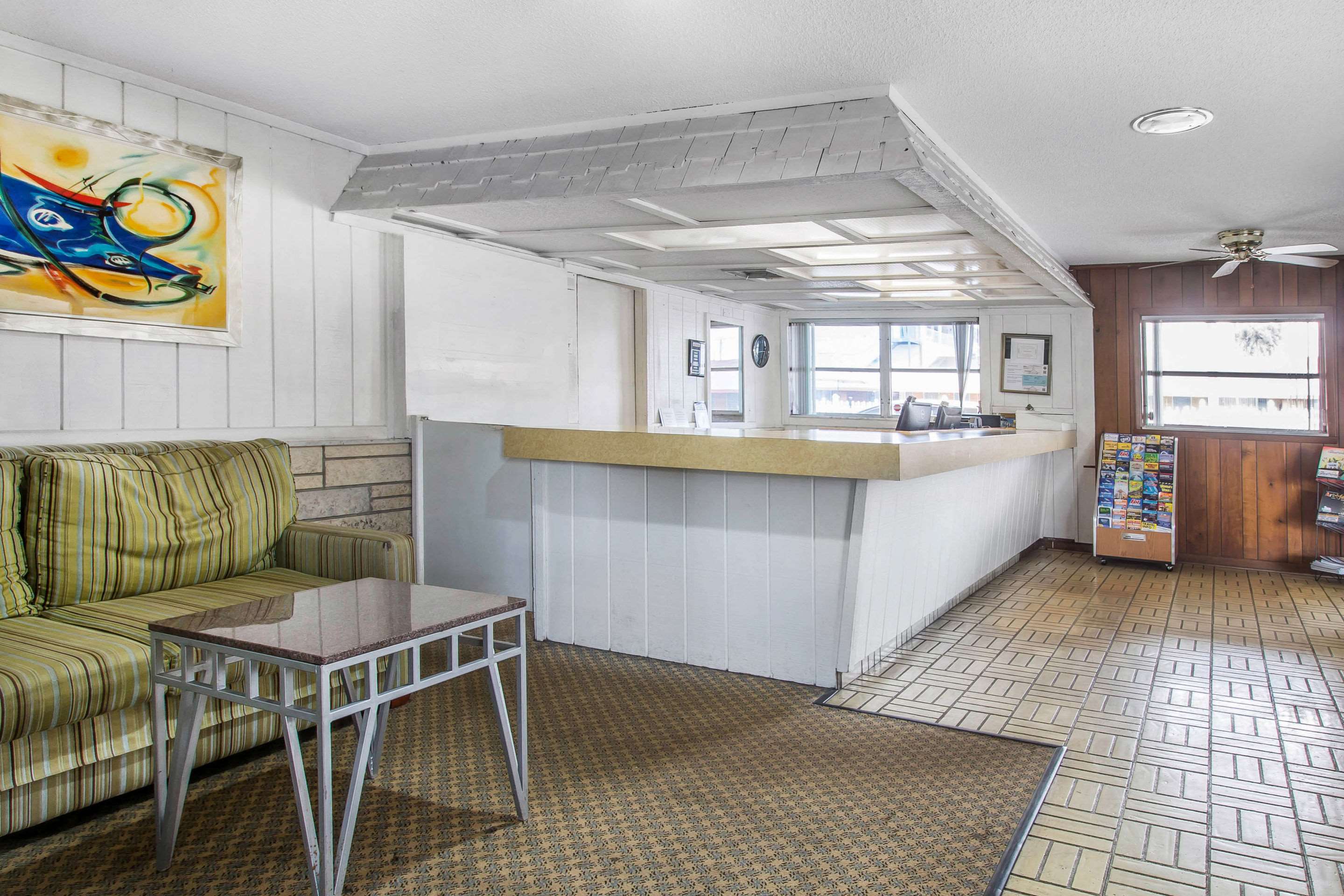 Hotel lobby | Rodeway Inn & Suites Winter Haven Chain of Lakes
