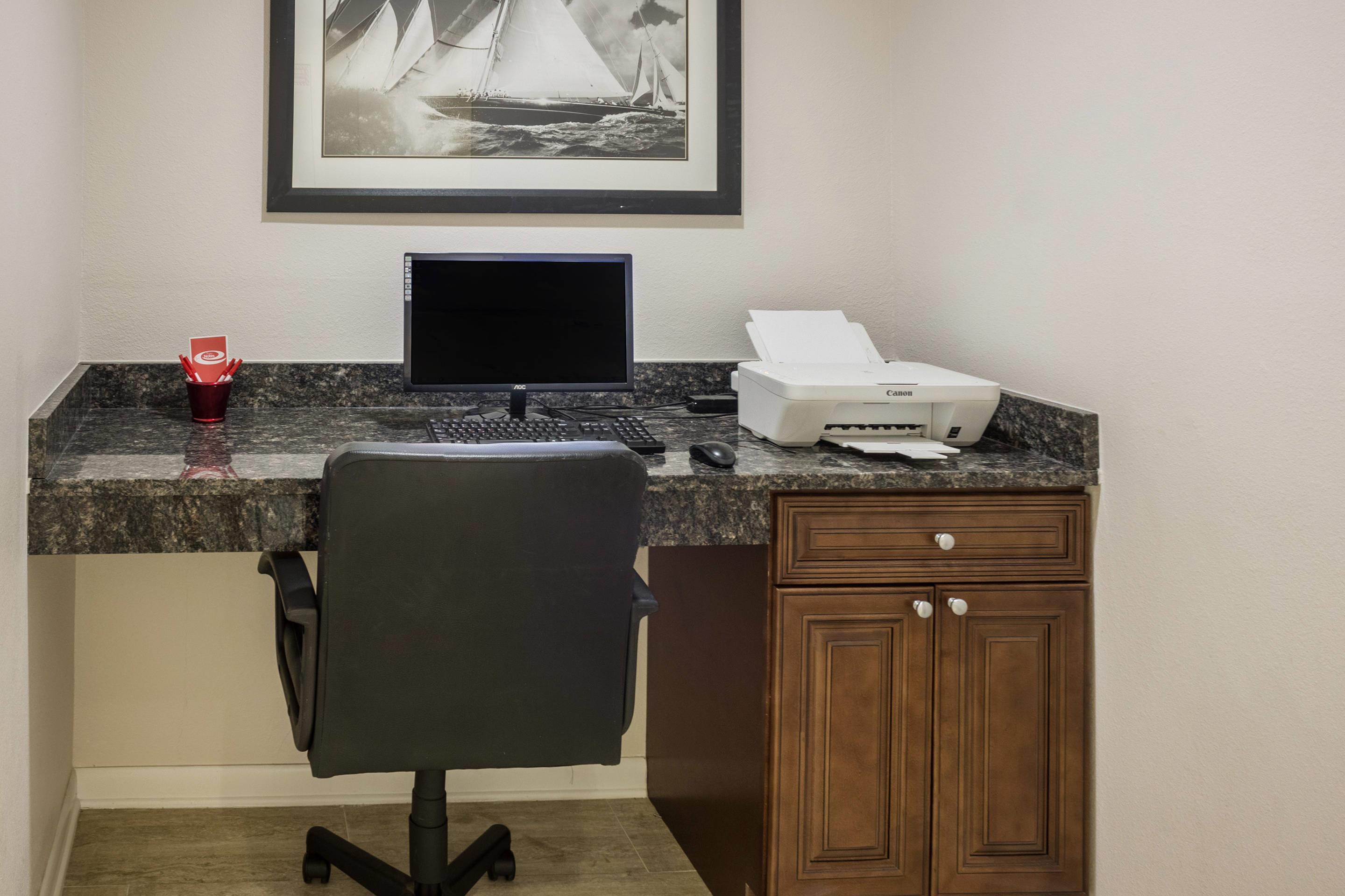 Business center | Econo Lodge