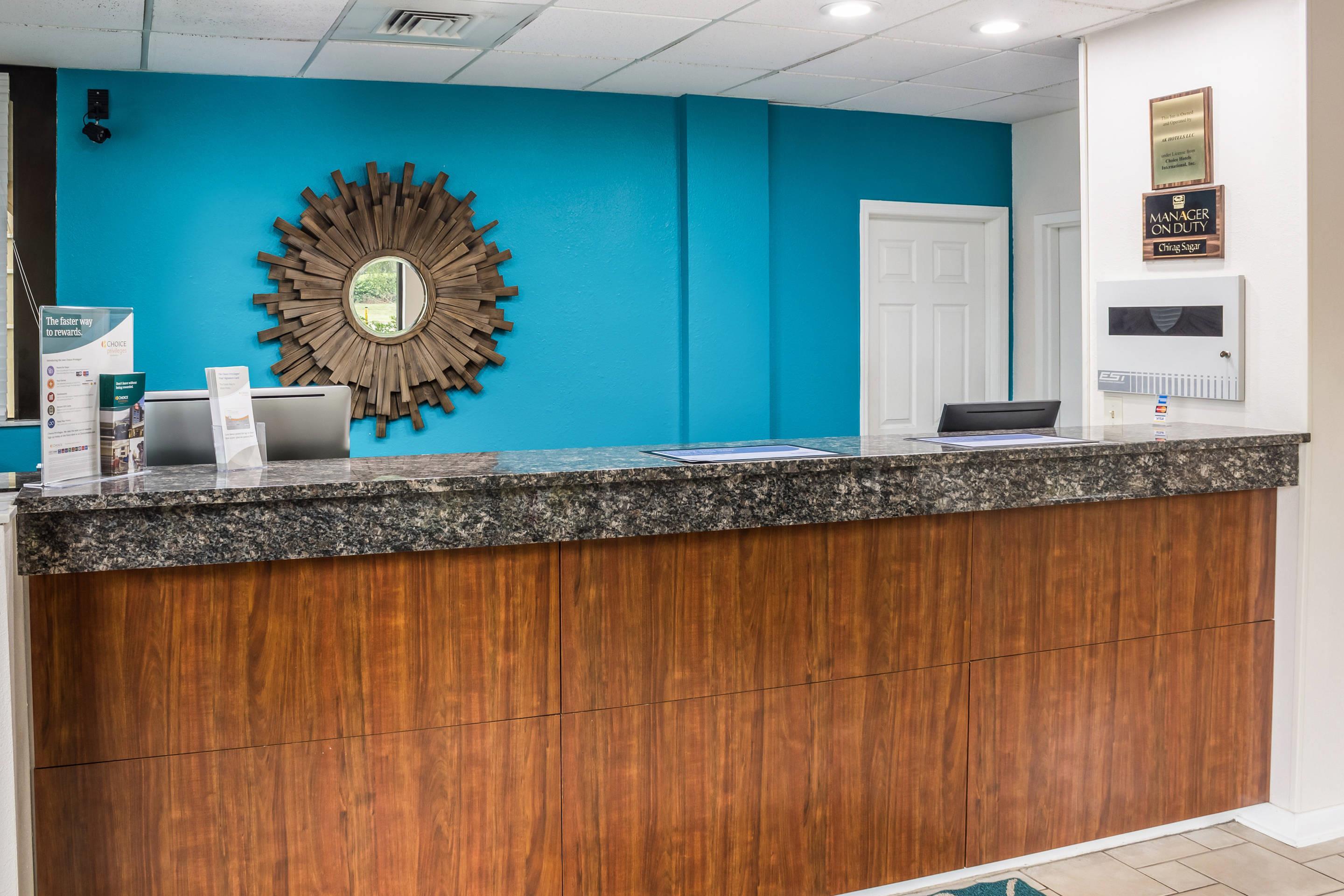 Front desk | Econo Lodge