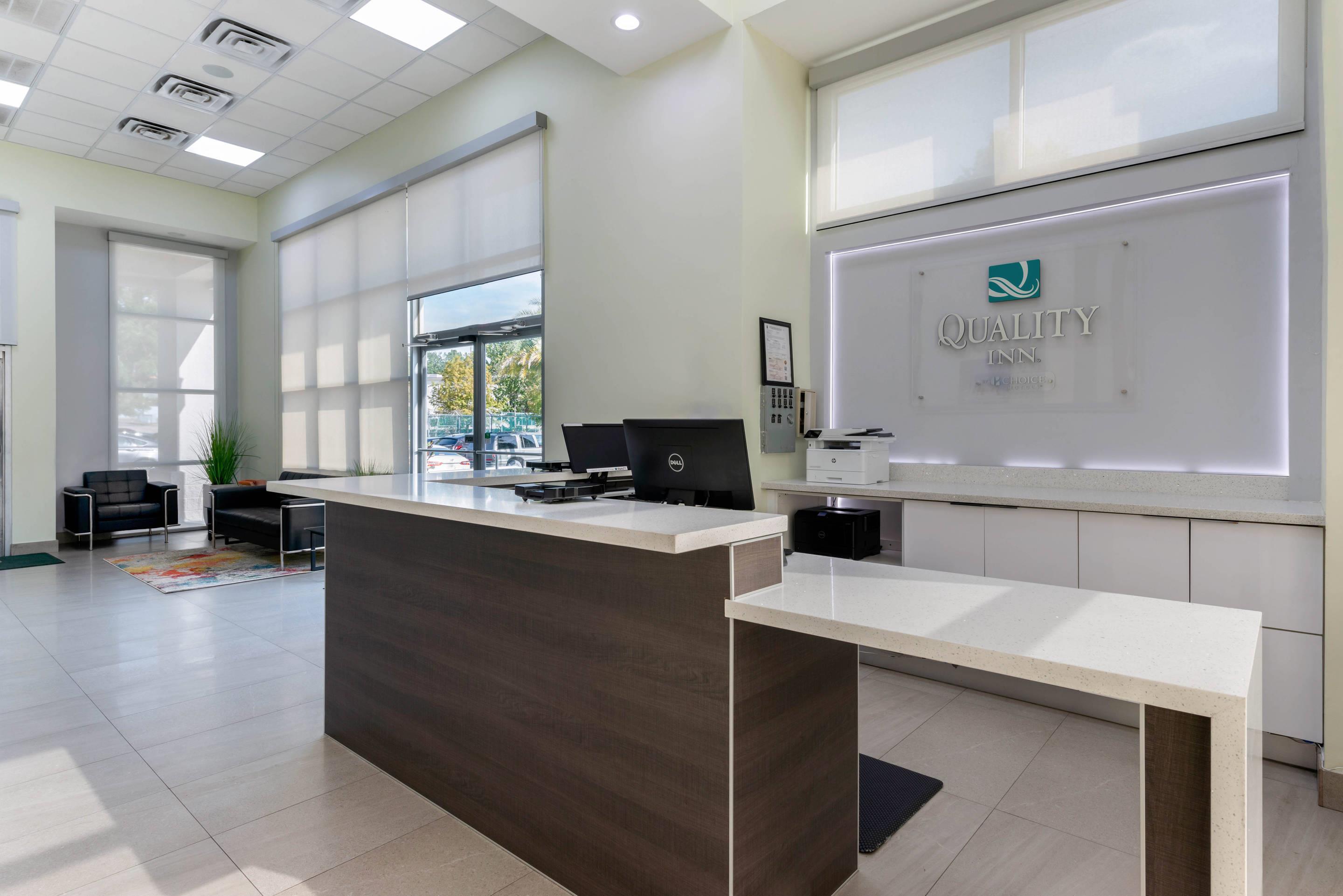 Hotel lobby | Quality Inn University North I-75