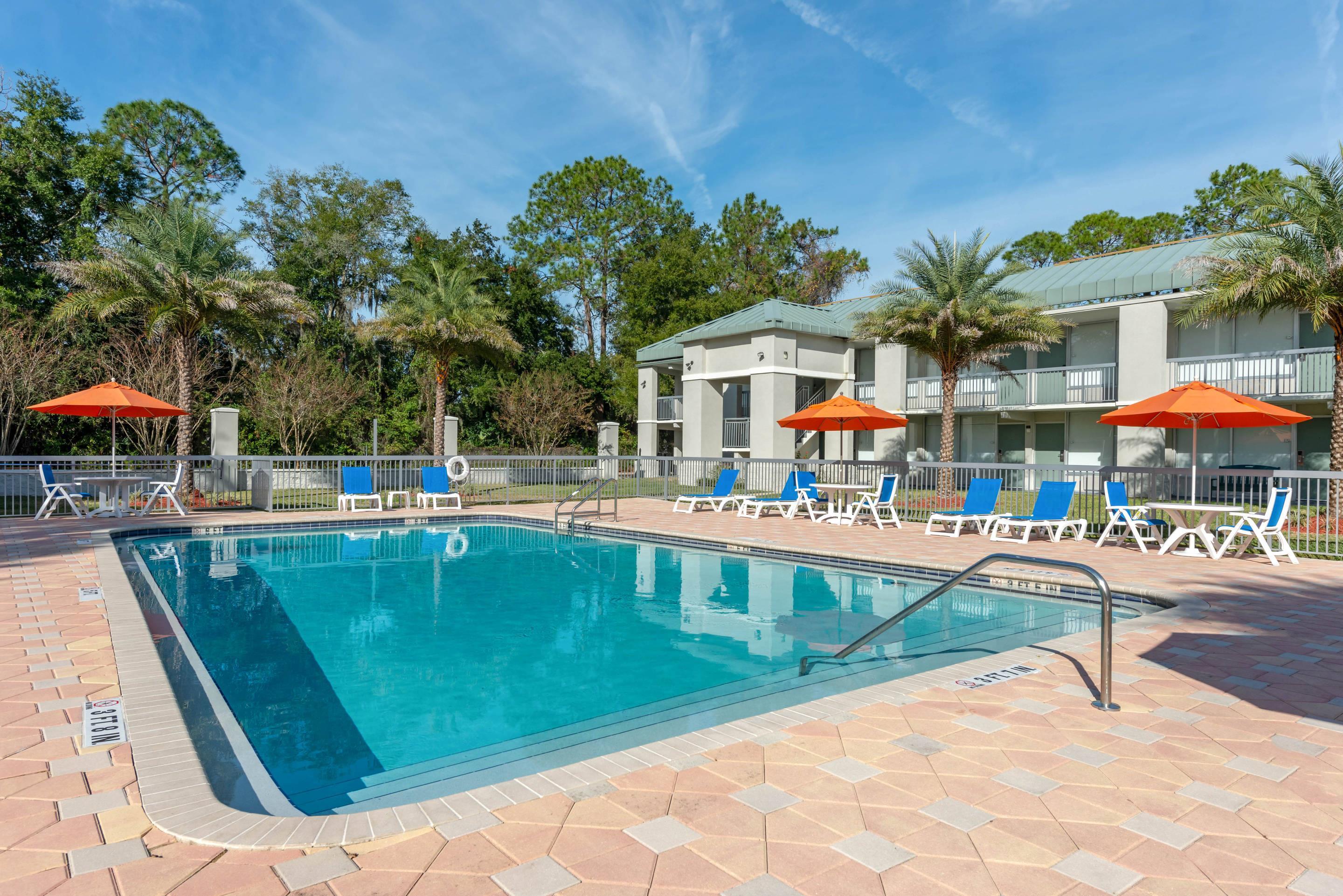 Outdoor pool | Quality Inn University North I-75