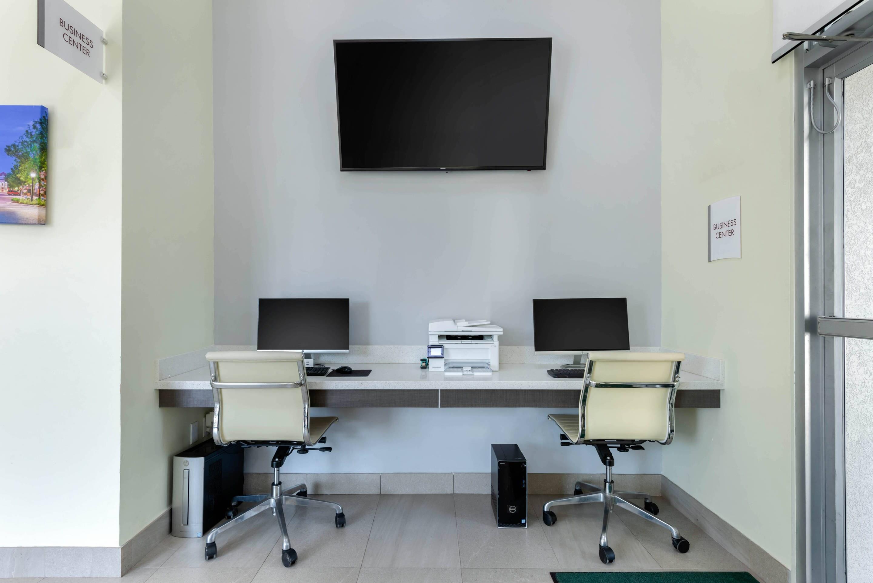 Business center | Quality Inn University North I-75