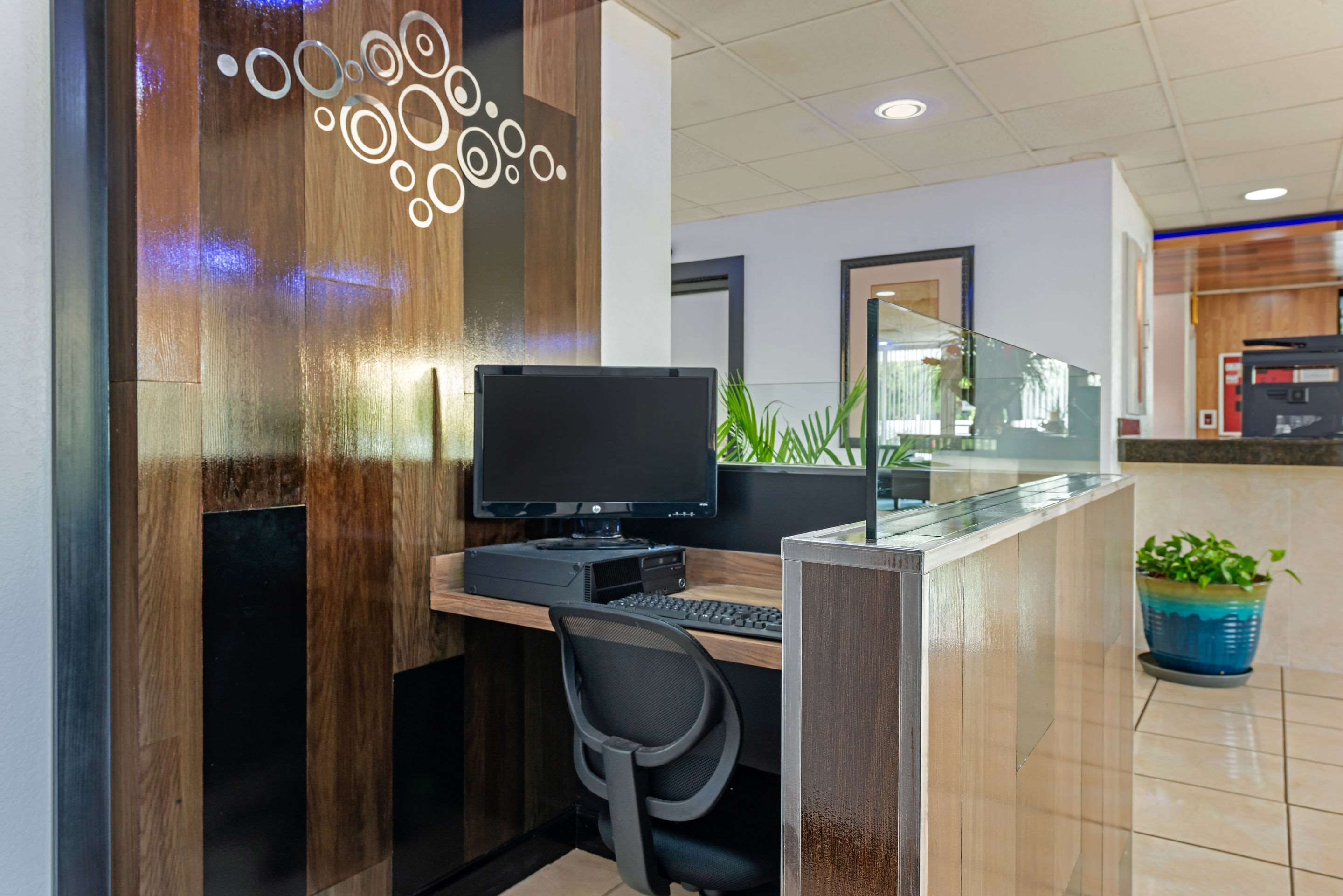 Business center | Rodeway Inn