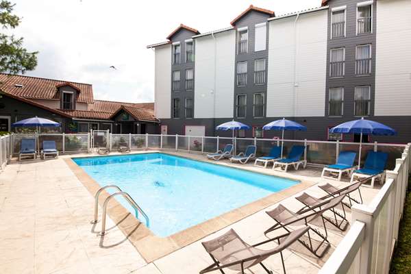 Pool,On-Site,Property Amenity,Recreation