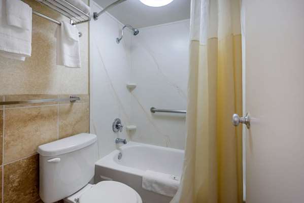  - Quality Inn Historic District Savannah - I-16, Exit 167