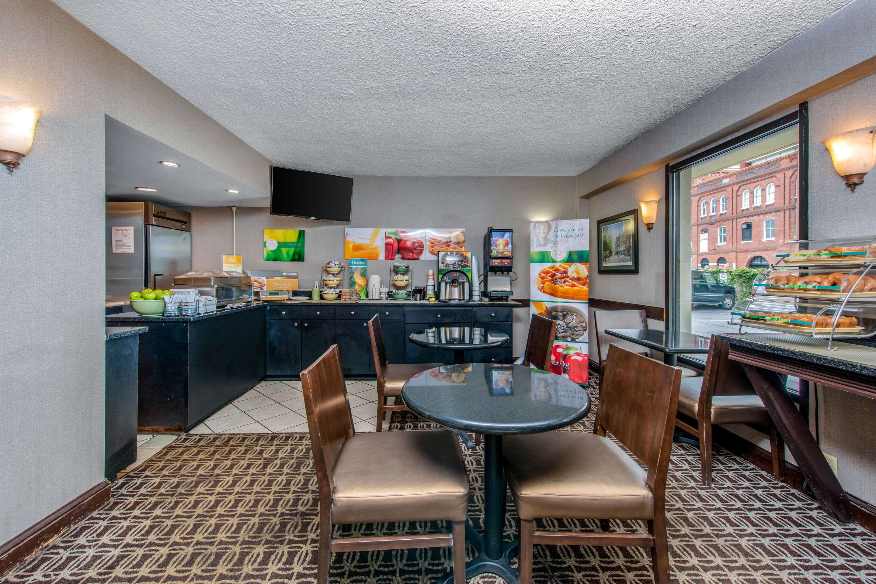 Breakfast area