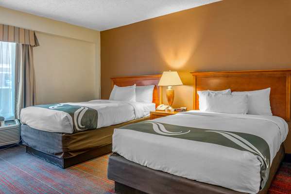  - Quality Inn Historic District Savannah - I-16, Exit 167