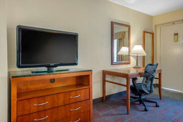  - Quality Inn Historic District Savannah - I-16, Exit 167