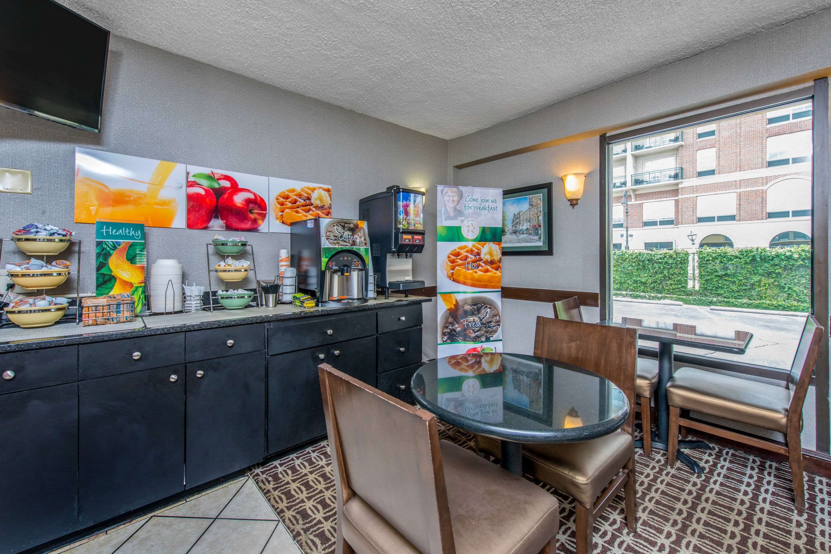 Breakfast area