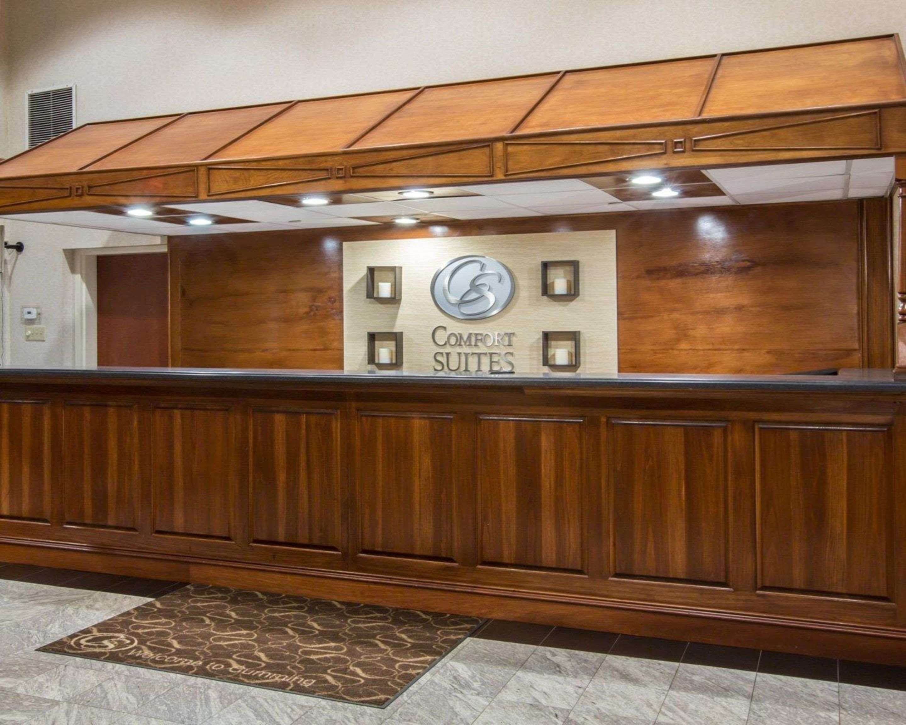 Front desk | Comfort Suites Cumming