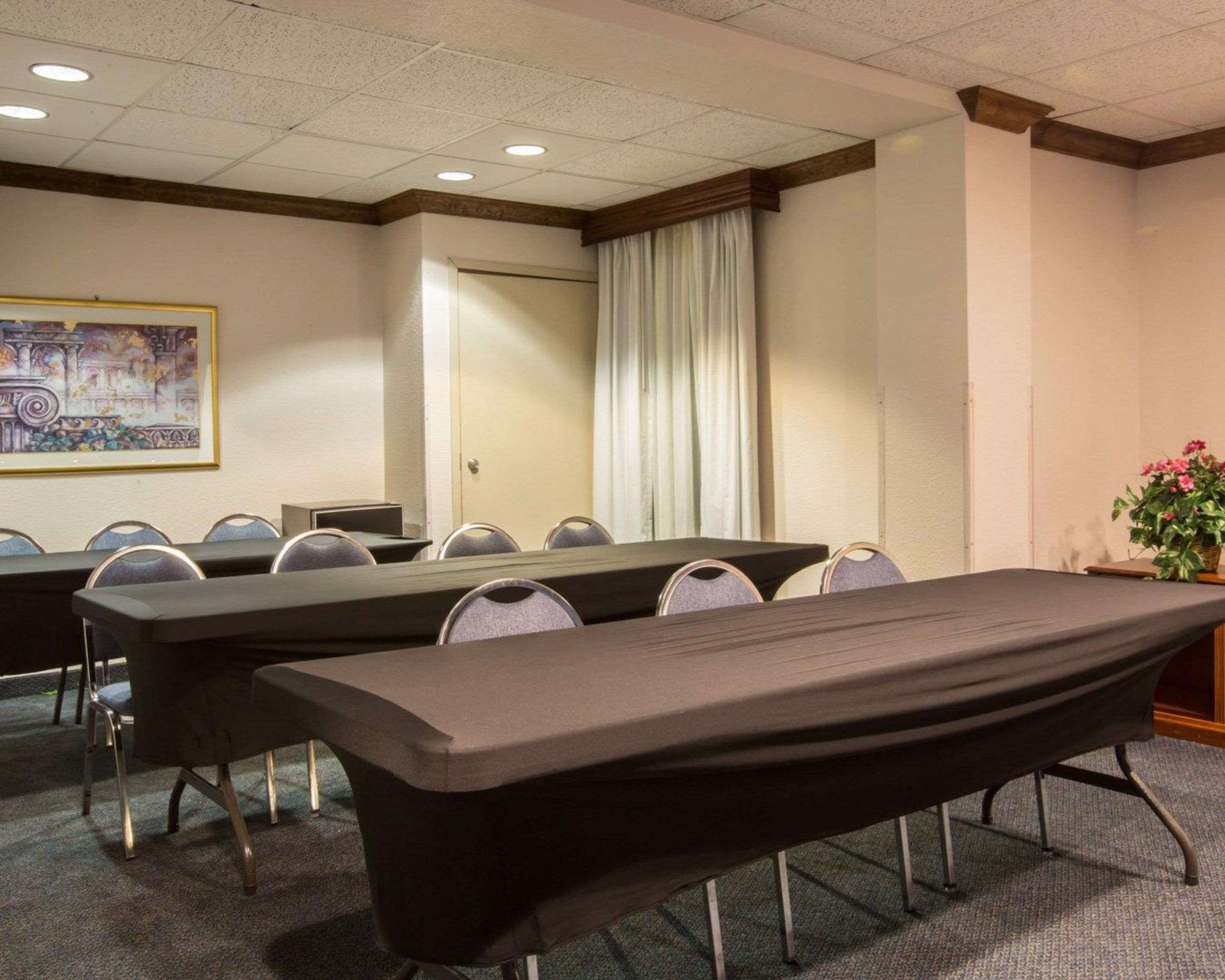 Meeting room with classroom-style setup | Comfort Suites Cumming