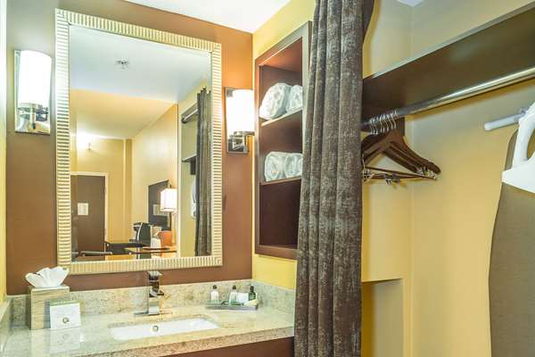  - Inn at the Peachtrees Atlanta - I-75 & I-85, Exit 249B & 249C