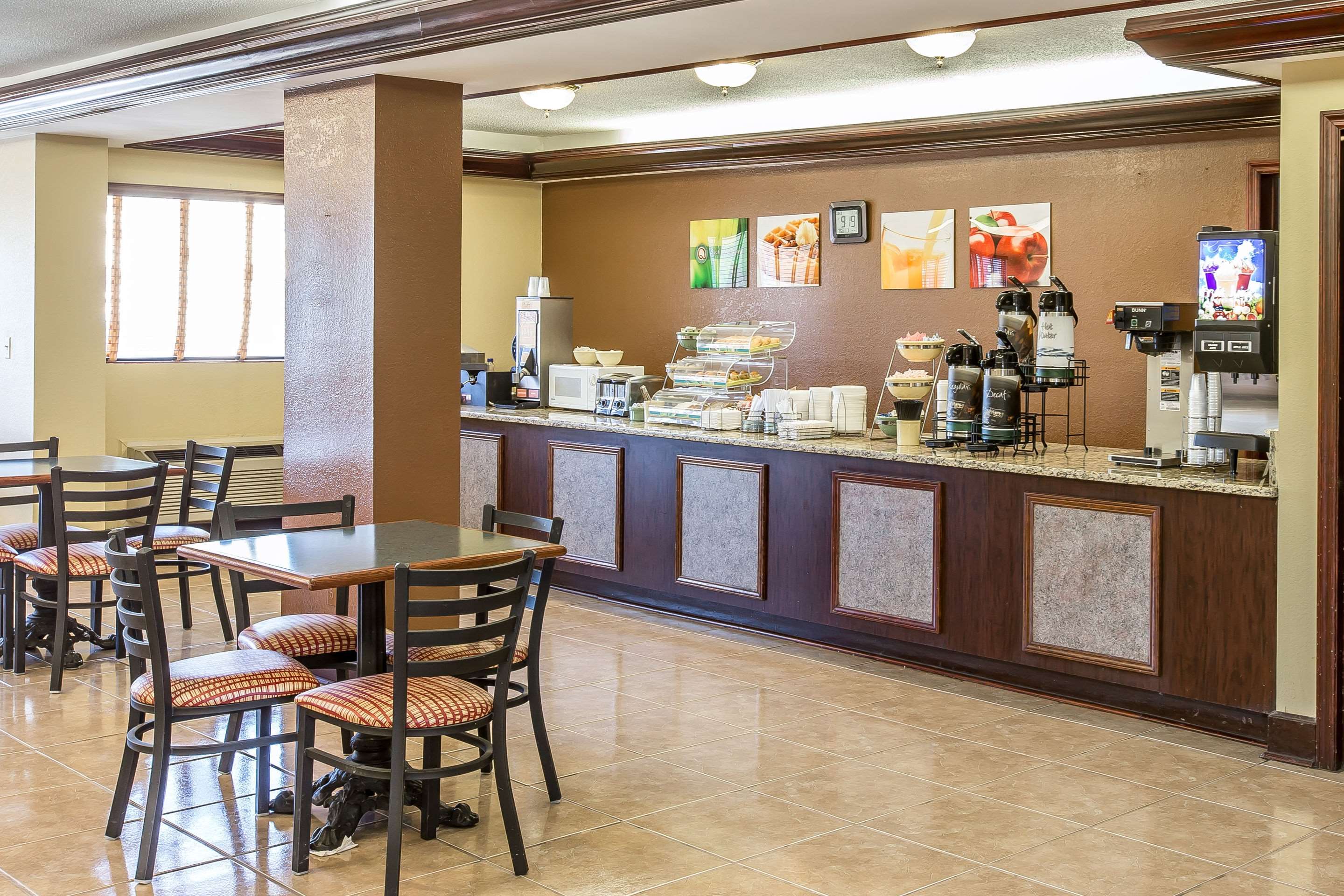 Breakfast area