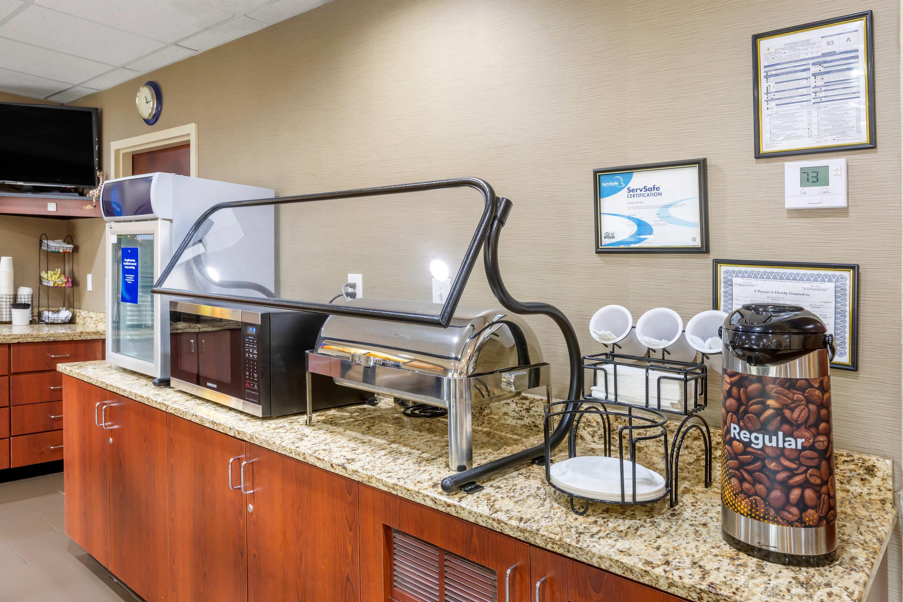 Breakfast area | Comfort Inn & Suites Peachtree Corners