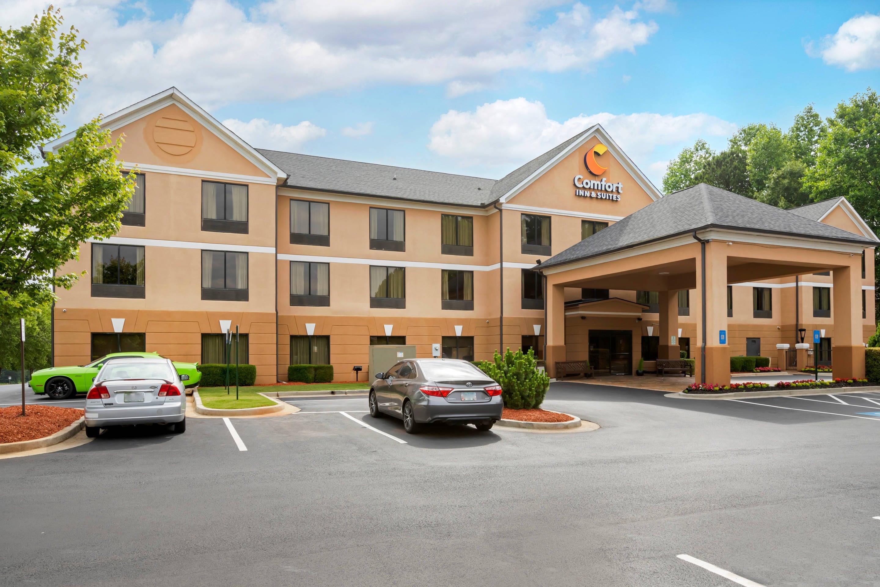 Hotel exterior | Comfort Inn & Suites Peachtree Corners