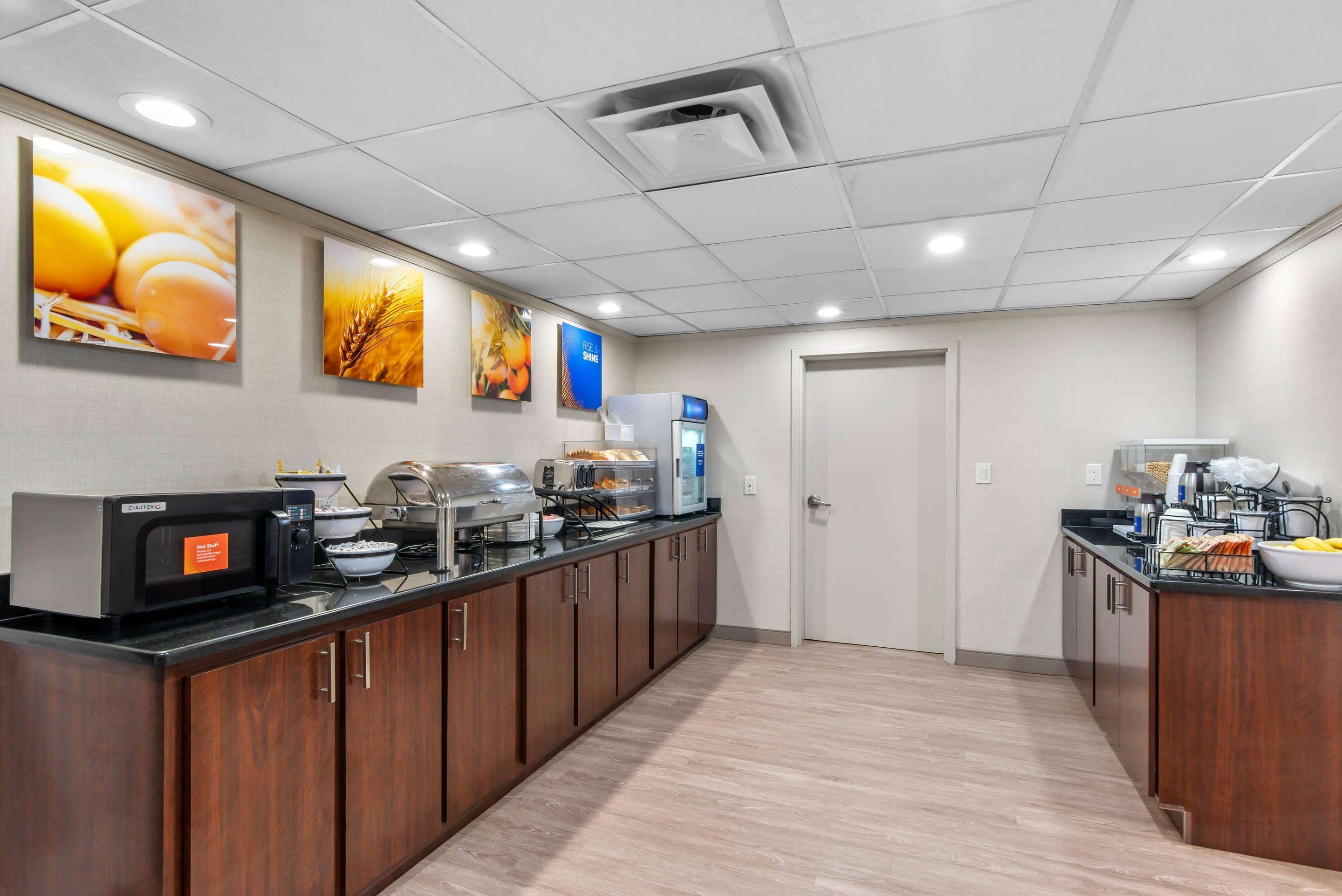 Breakfast area | Comfort Inn Douglasville