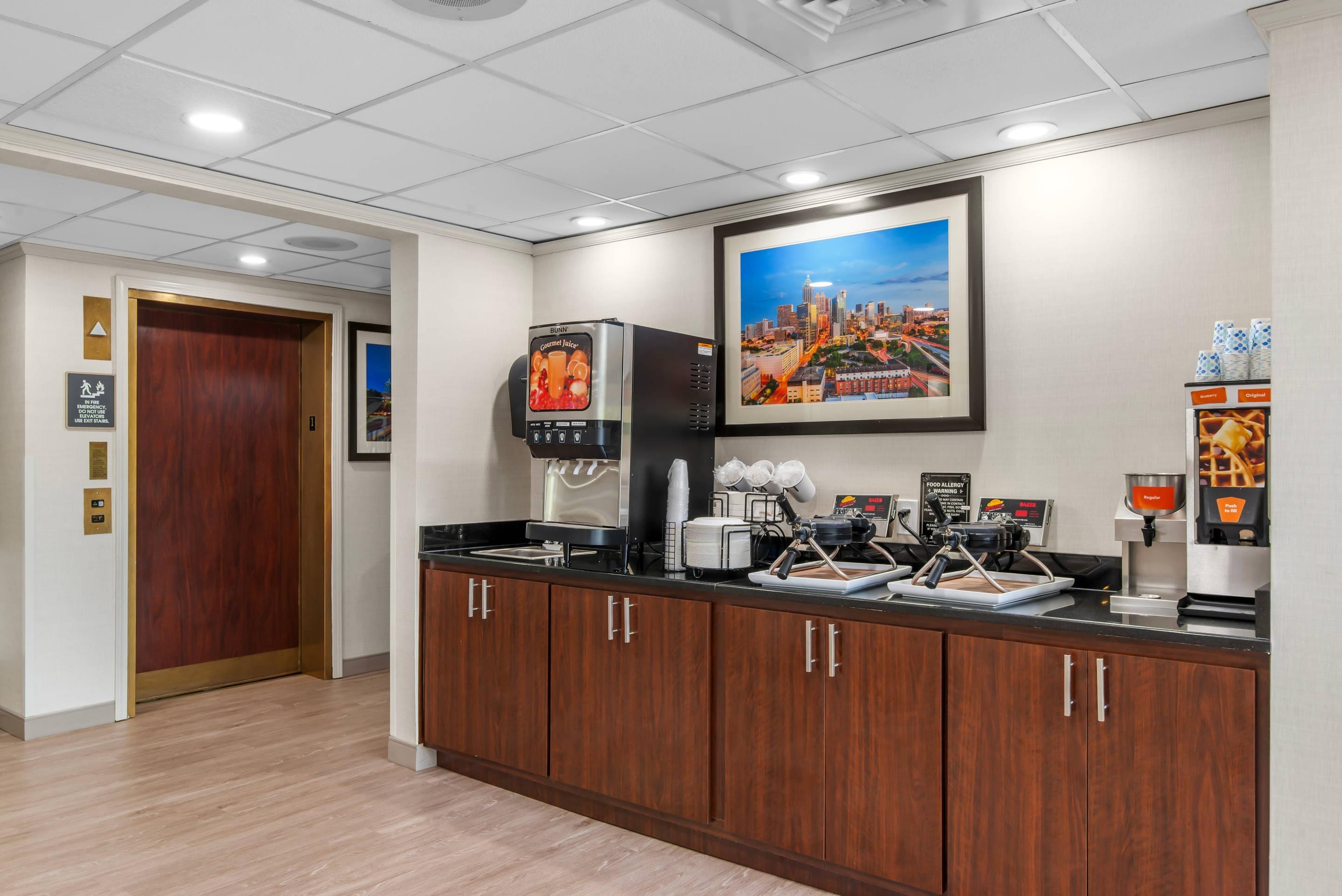Breakfast area | Comfort Inn Douglasville