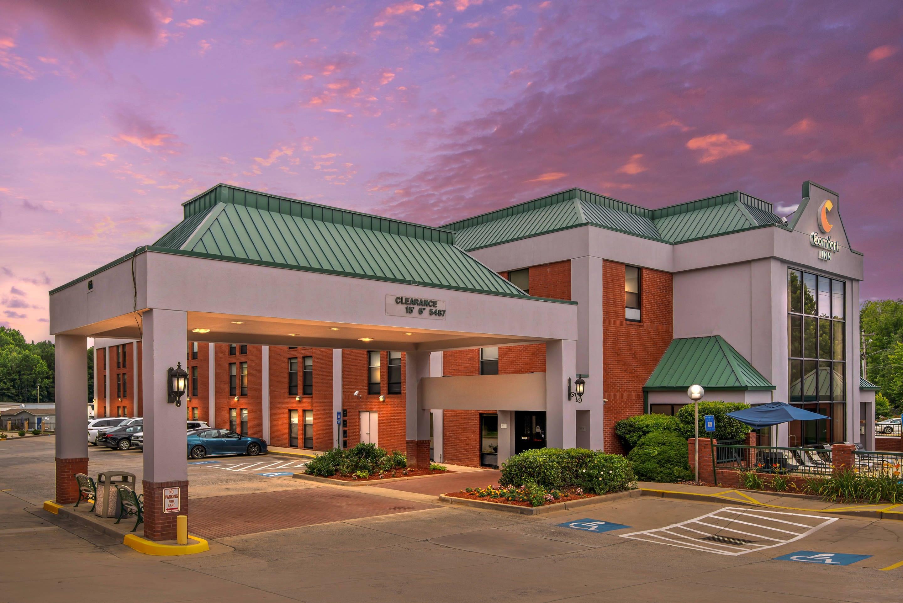 Hotel at Night | Comfort Inn Douglasville