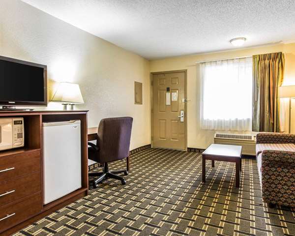Suite - Quality Inn Southlake Morrow - I-75, Exit 233
