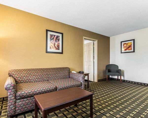 Suite - Quality Inn Southlake Morrow - I-75, Exit 233