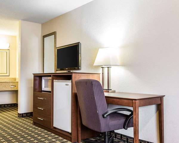 Suite - Quality Inn Southlake Morrow - I-75, Exit 233