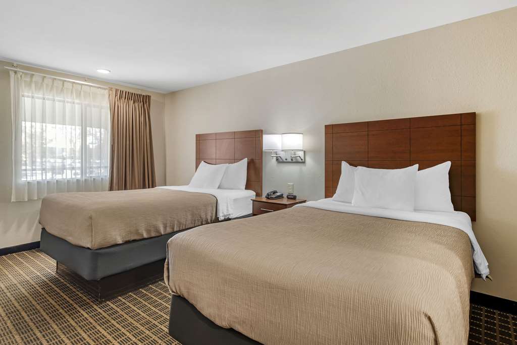 QUALITY INN AND SUITES MORROW ATLAN-guestroom-Guest Room,On-Site.jpg