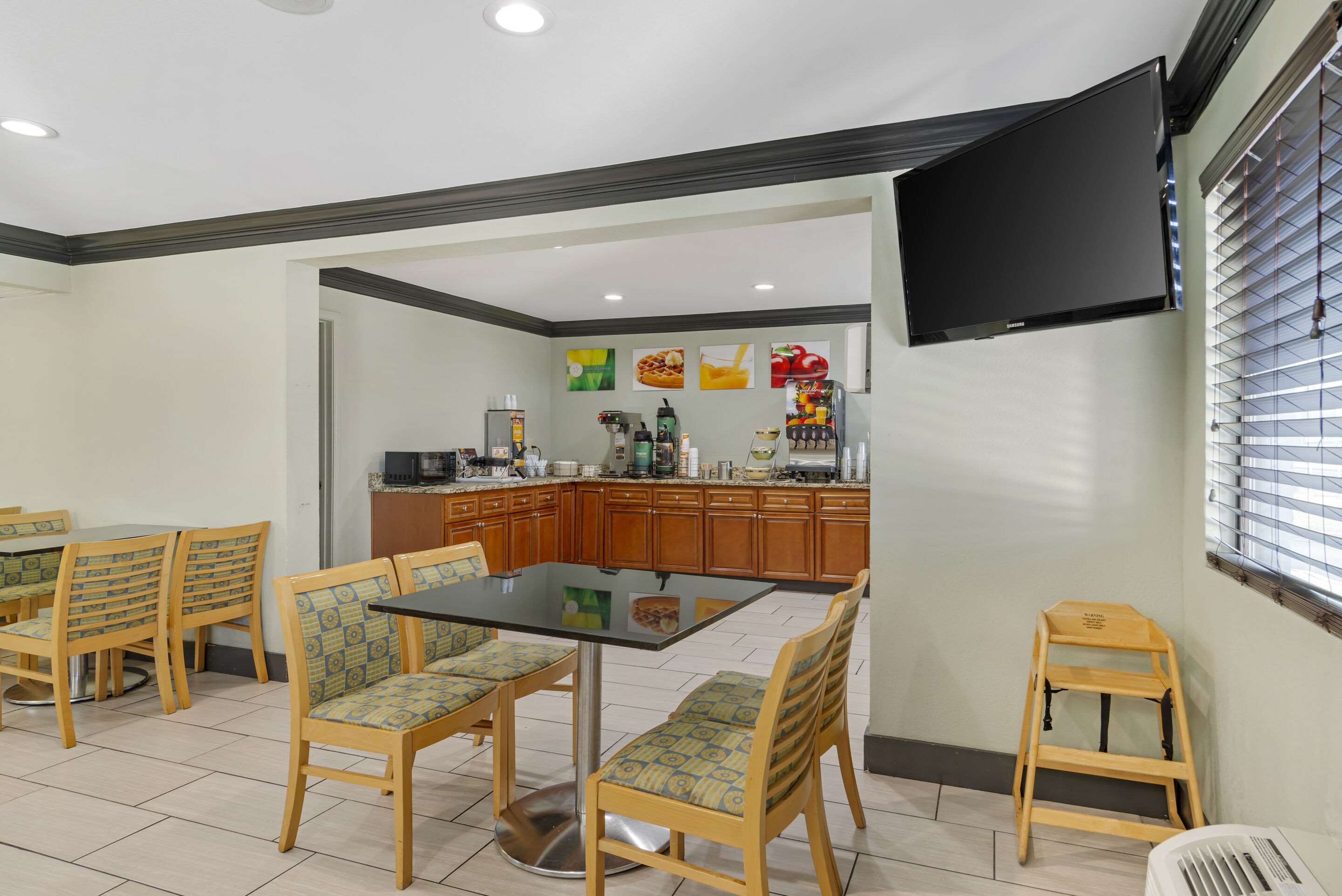 Breakfast area