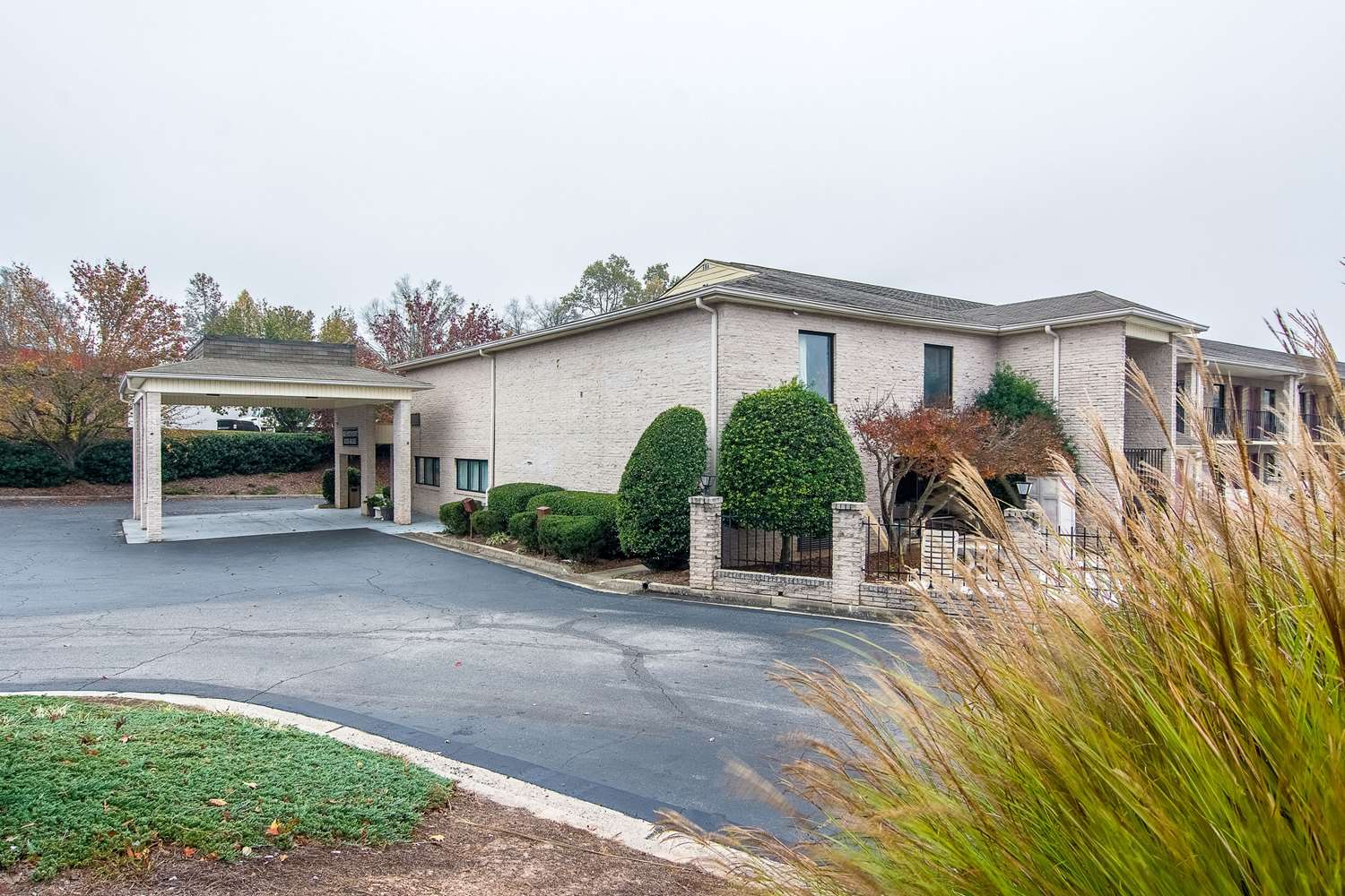 Quality Inn Oakwood, GA See Discounts