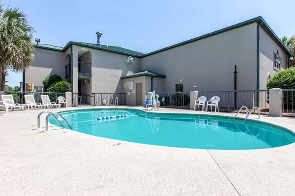 Pool - Quality Inn Cordele - I-75, Exit 101