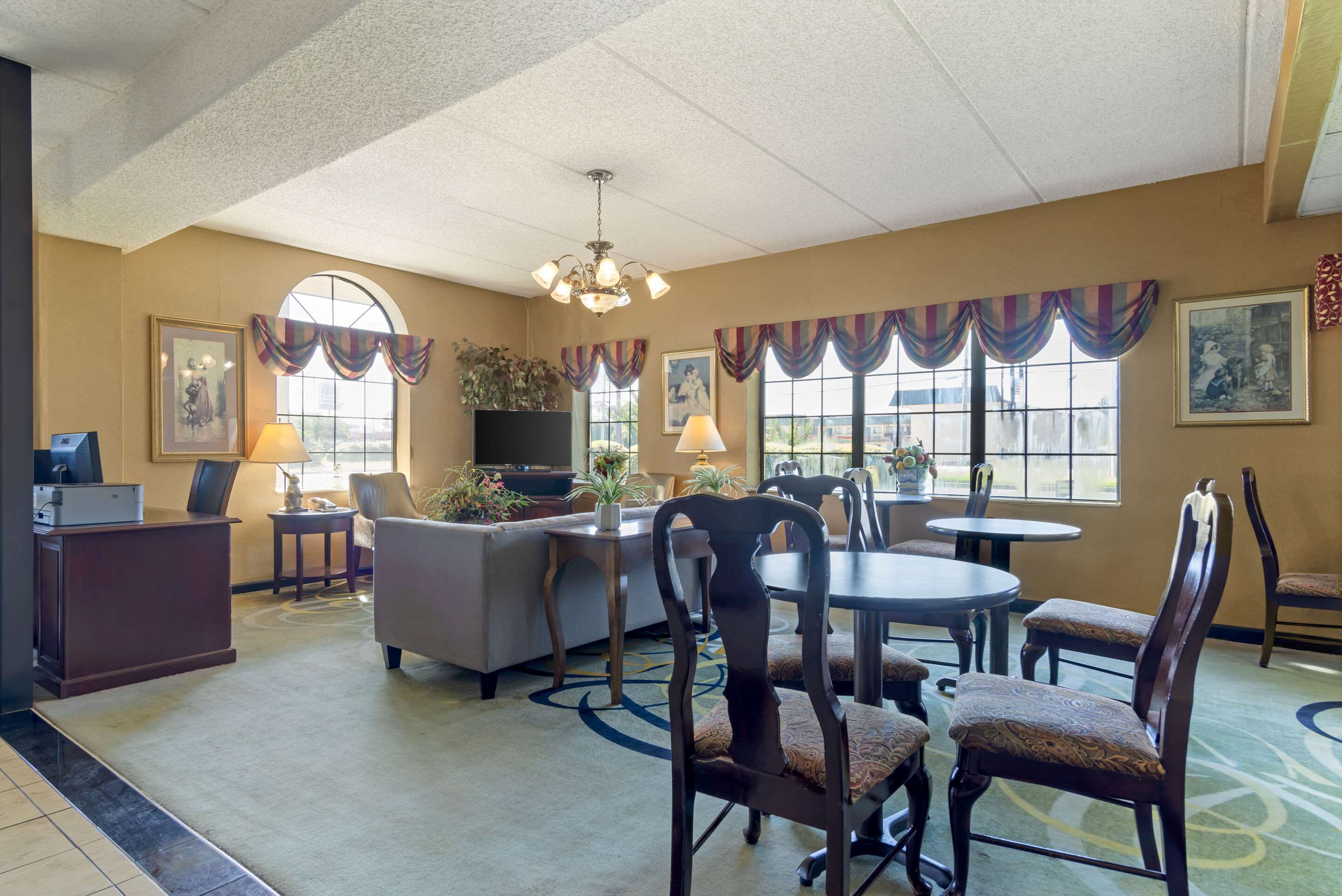 Hotel lobby | Quality Inn Cordele