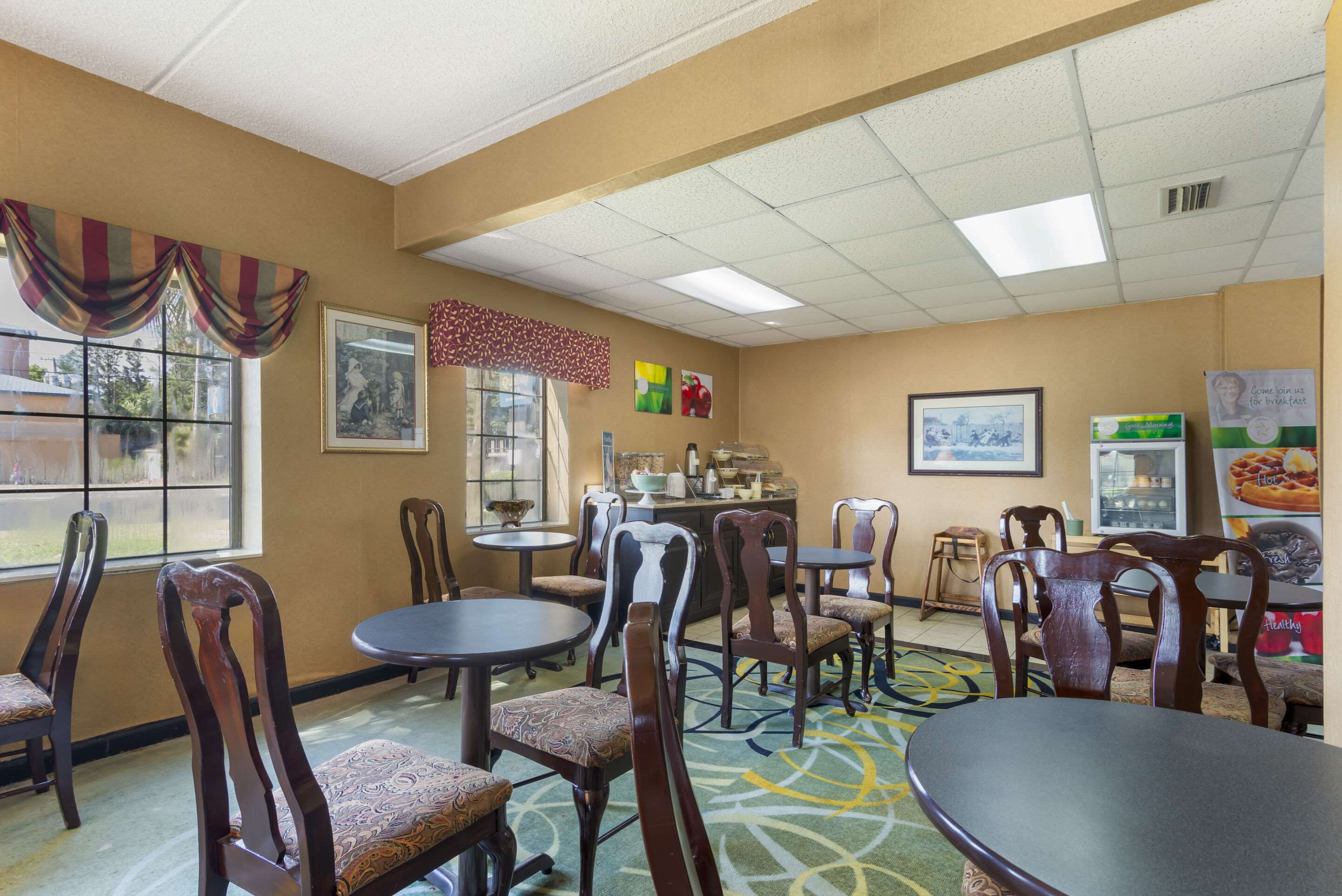 Breakfast area | Quality Inn Cordele