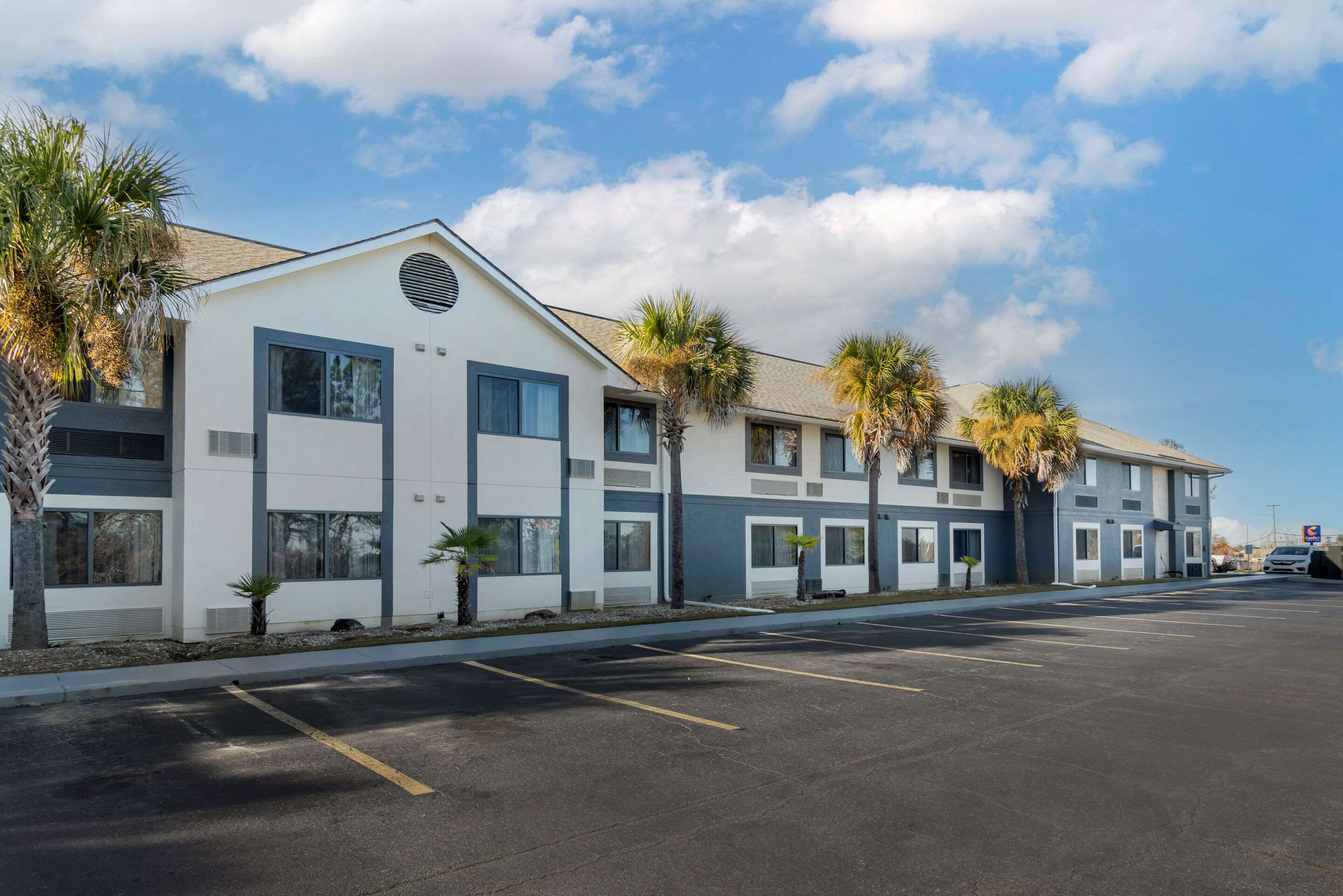 Hotel exterior | Comfort Inn & Suites - near Robins Air Force Base Main Gate