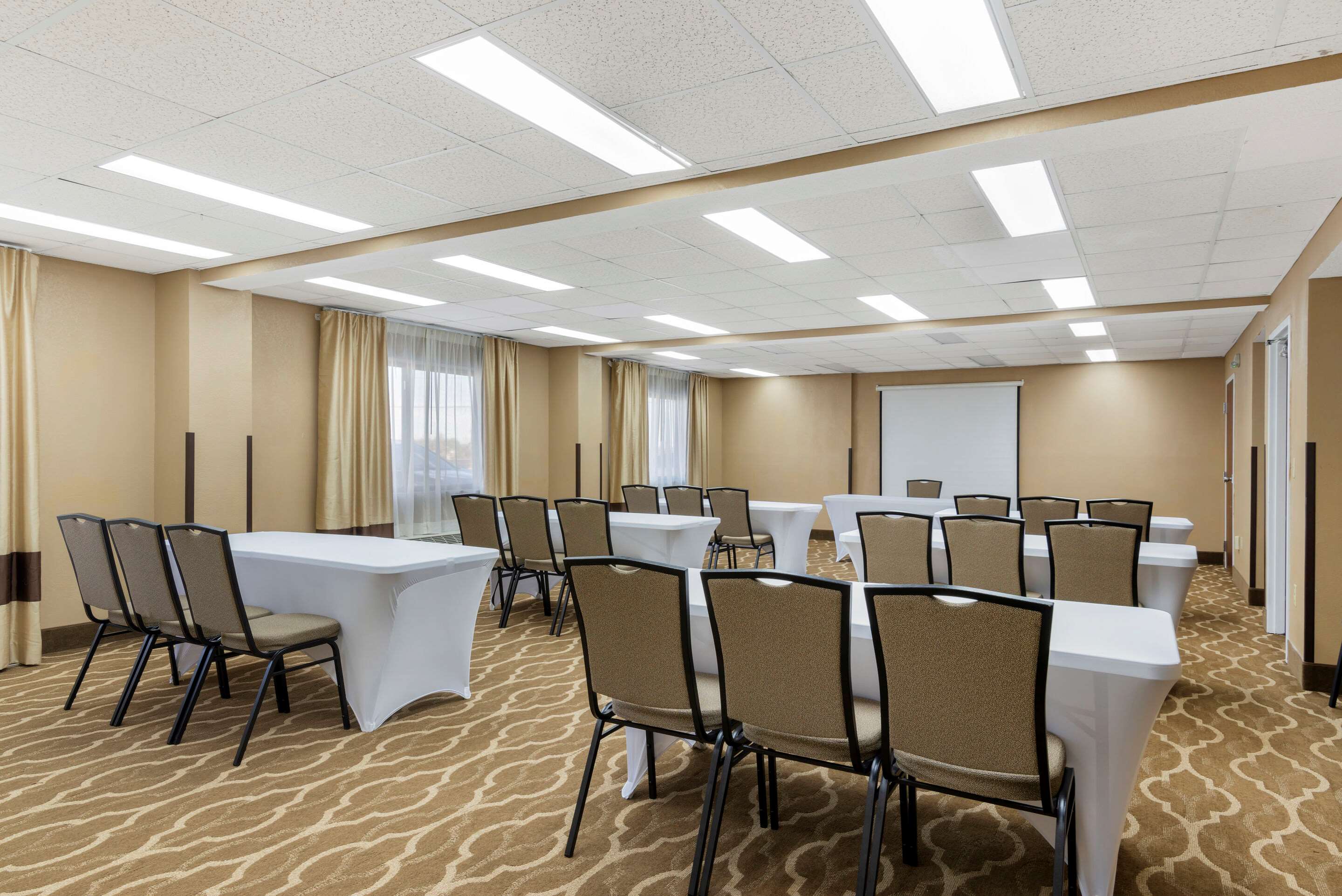 Meeting room | Comfort Inn & Suites - near Robins Air Force Base Main Gate