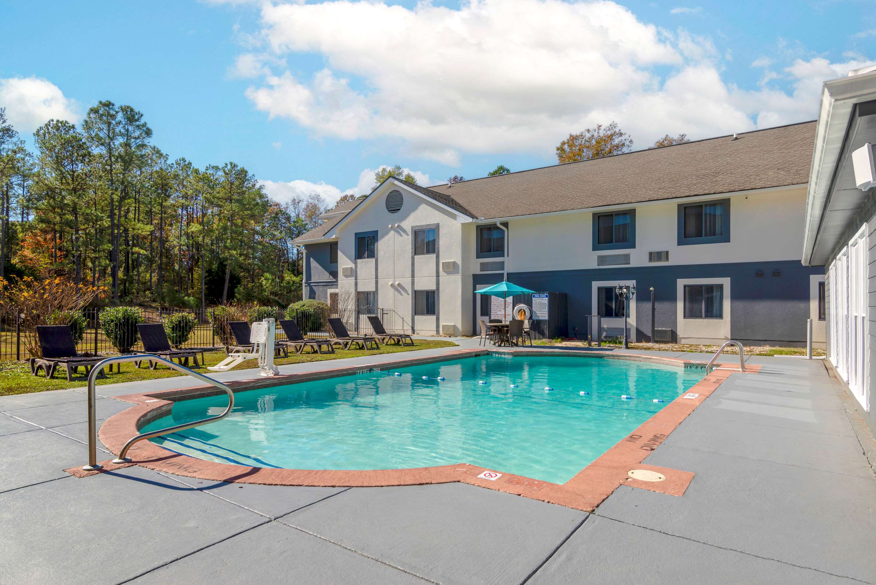Outdoor pool | Comfort Inn & Suites - near Robins Air Force Base Main Gate