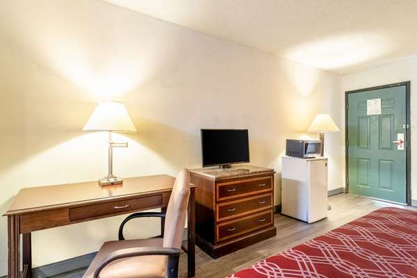  - Econo Lodge Acworth - I-75, Exit 277