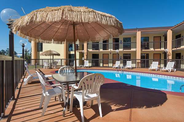 Pool - Quality Inn Commerce - I-85, Exit 149