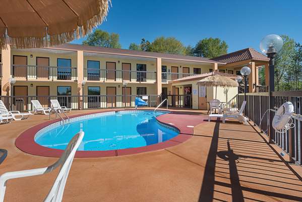 Pool - Quality Inn Commerce - I-85, Exit 149