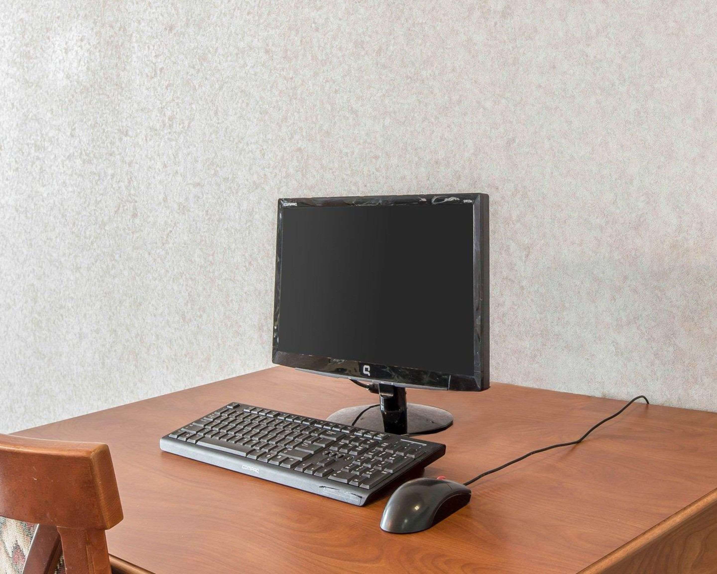 Business center with high-speed Internet access | Econo Lodge