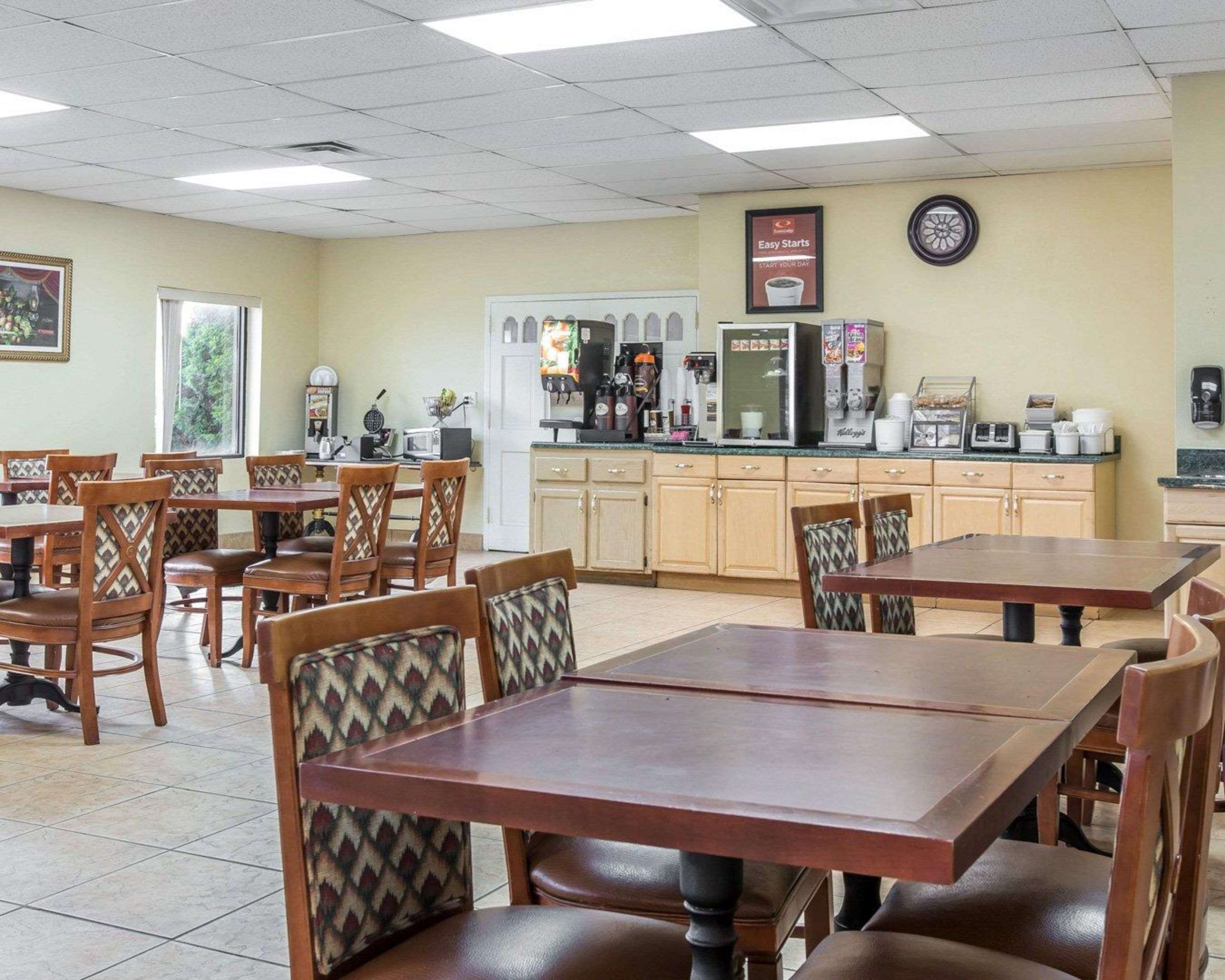 Assorted breakfast items | Econo Lodge